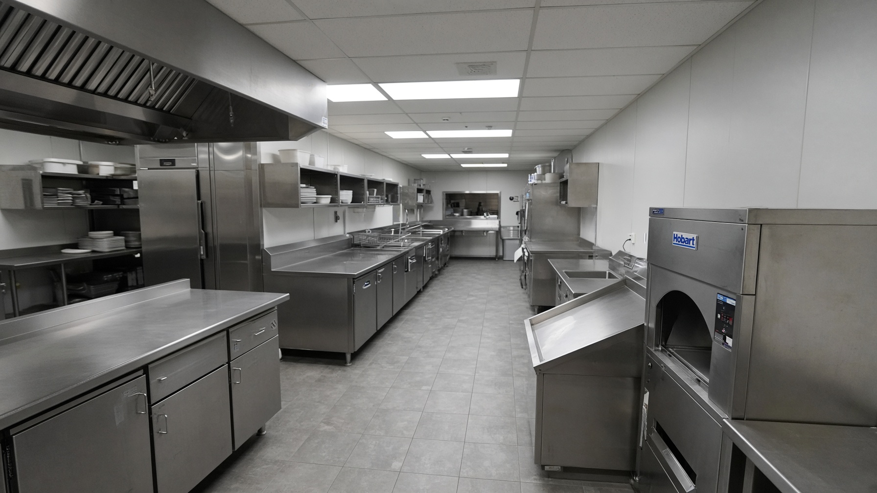 Cuisine industrielle de camp, inox, fluos